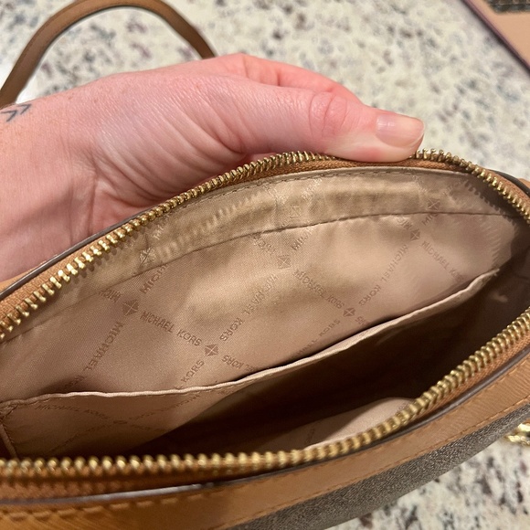 Michael Kors Jet Set Large Printed Logo Crossbody Bag - Picture 4 of 7